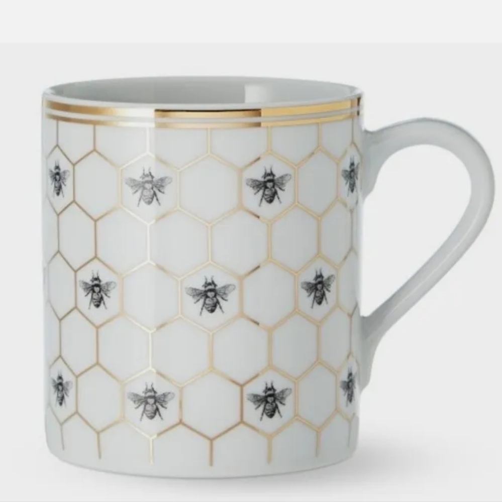 Williams Sonoma Honeycomb Mugs Bee detailed in 18 karat gold  (4) mugs